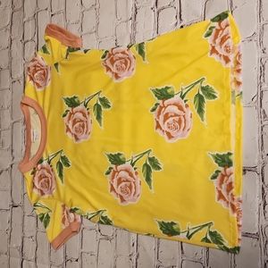 Medium LuLaRoe Liv short sleeve tee yellow with roses
